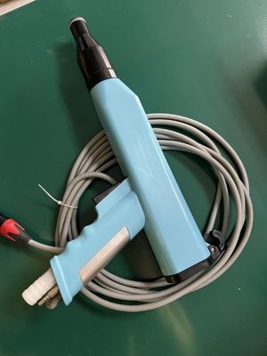 電圧 110V/220V 滑らかで正確な噴霧のための粉末塗装塗装ロボット