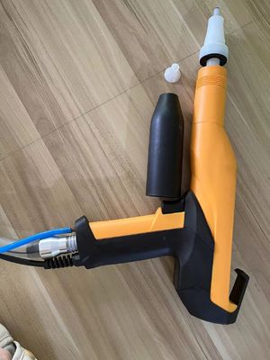 メタルコーティングマシンとスプレーシステム Gema OptiFlex 2 パウダーコーティングスプレーガンと制御ユニット